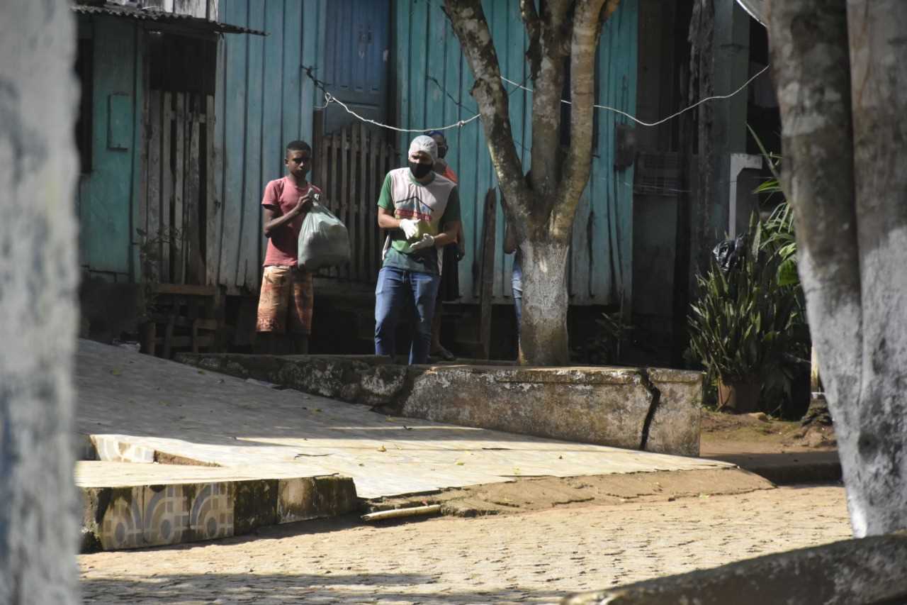 Camacã: Equipe da Secretaria de Assistência Social entrega cesta básica em Novo Itamaraty e Zona Rural